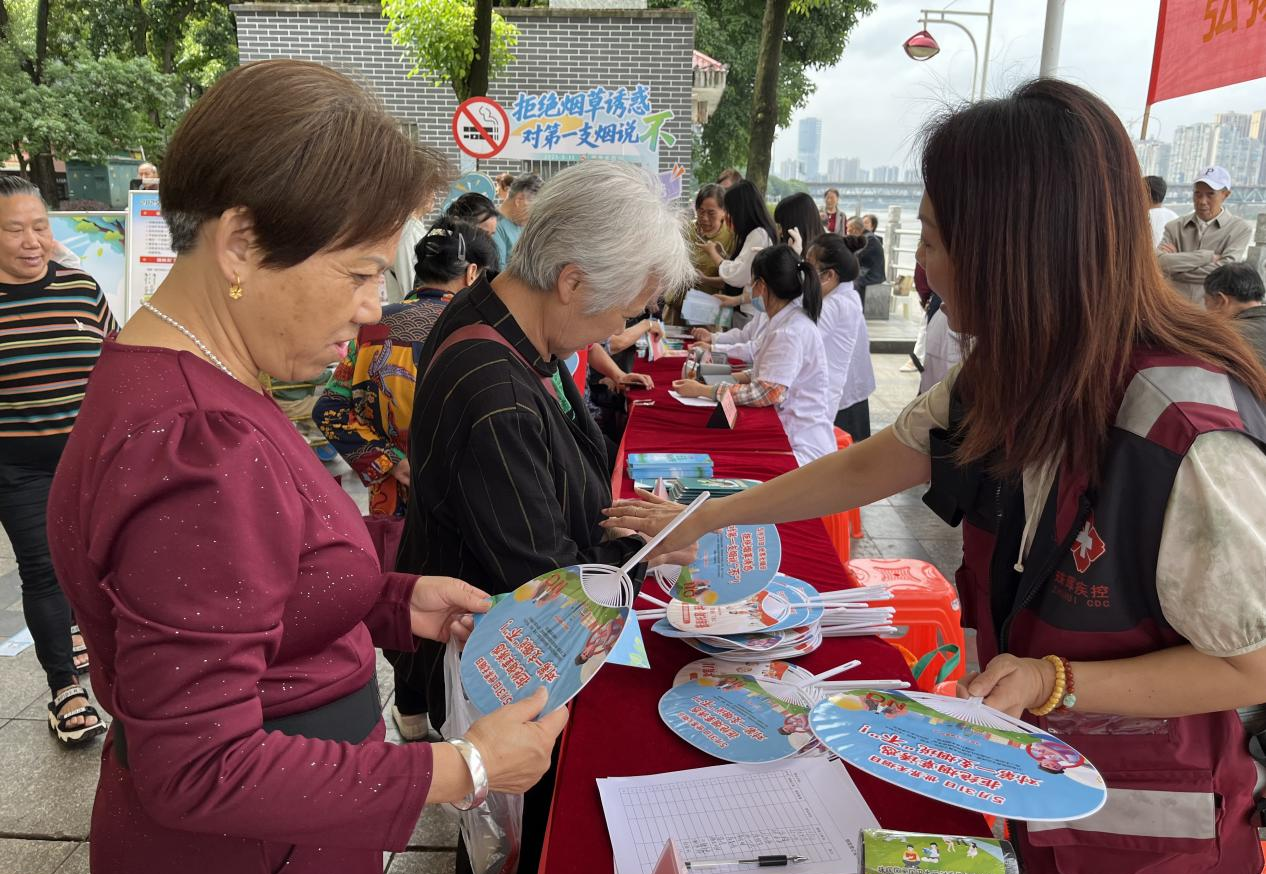 衡阳市珠晖区：多维度宣传控烟知识 全方位共筑健康防线(图1)