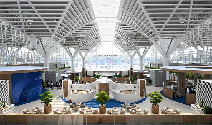 18年夏季达沃斯在渤海之滨风华正茂(图4)