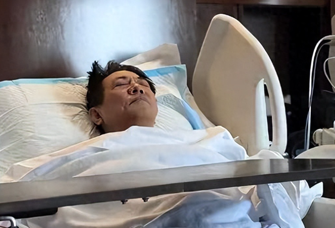 李连杰公布病情！“照镜子时发现了肿块”确定是良性