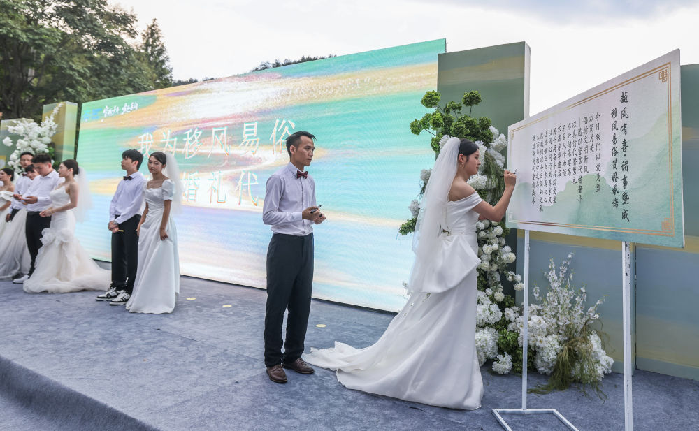 思想之光照亮法治航程——习近平法治思想引领新时代中国建设述评(图9)