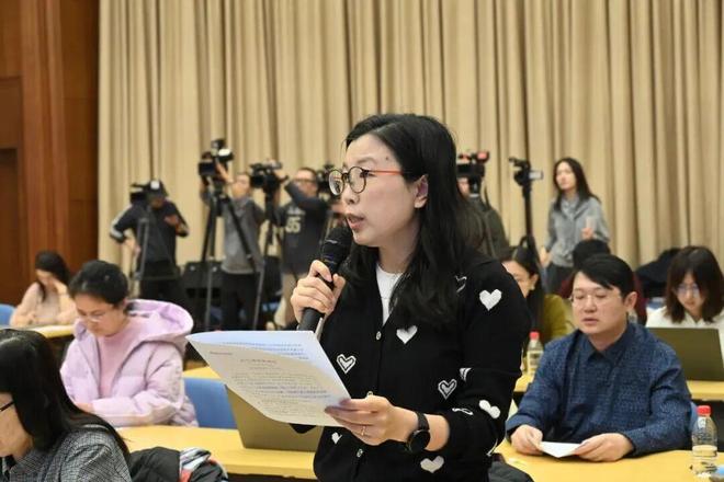 七问七答！大气环境司司长：让蓝天白云成为幸福生活的底色(图1)