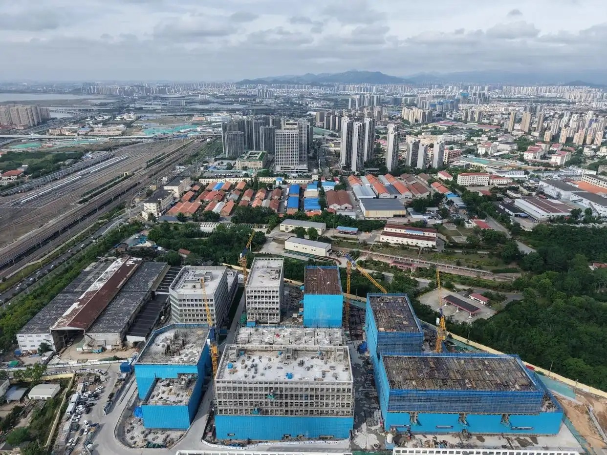 青岛生命健康科技高端智造产业基地（二期）主体全面封顶(图5)