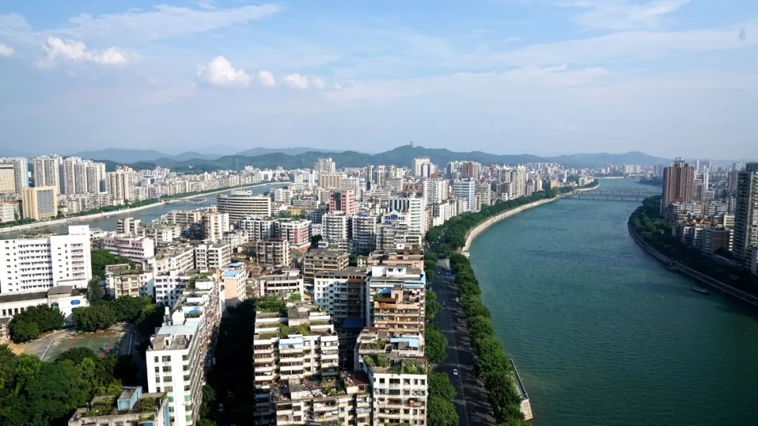 坚定不移进一步全面深化改革加快经济社会发展全面绿色转型(图1)