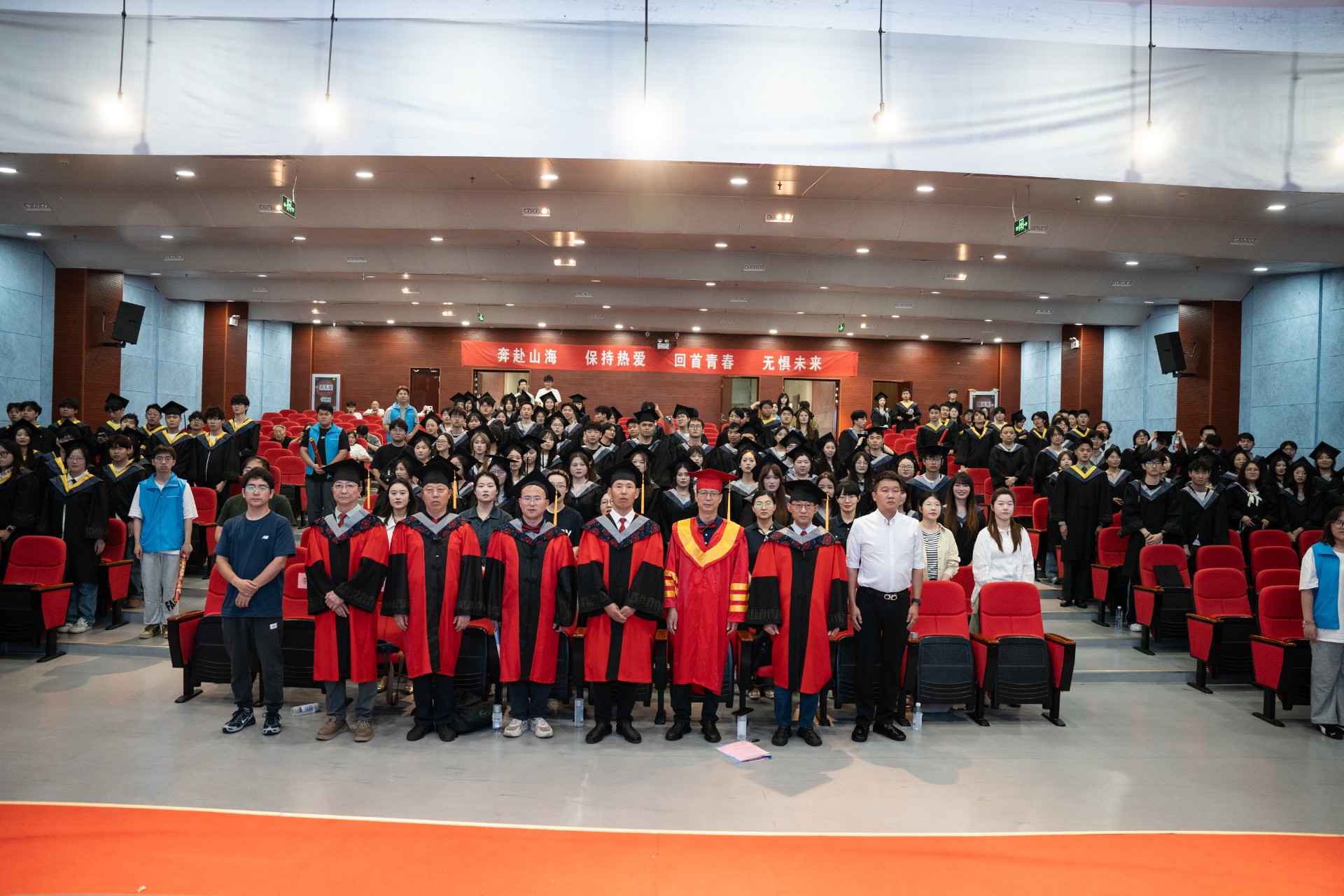 南京师范大学中北学院生命科学与环境工程学院隆重举行2026年毕业典礼暨学位授予仪式(图15)