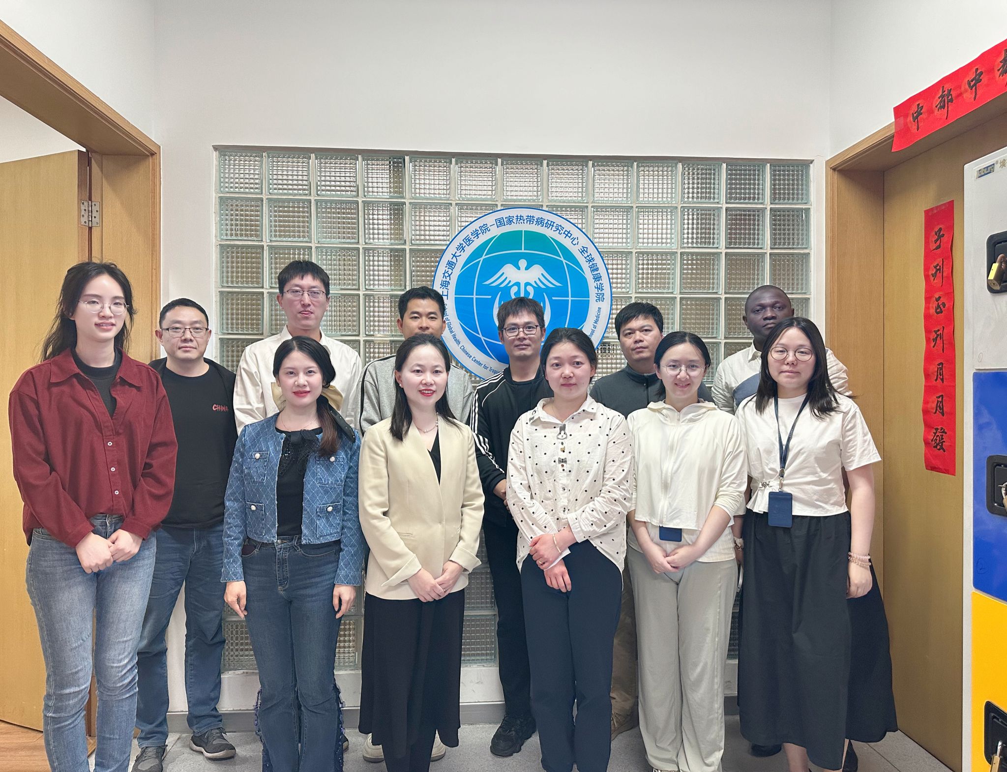鹤壁市城乡一体化示范区卫生健康医保服务中心开展世界精神卫生日主题宣传活动(图1)
